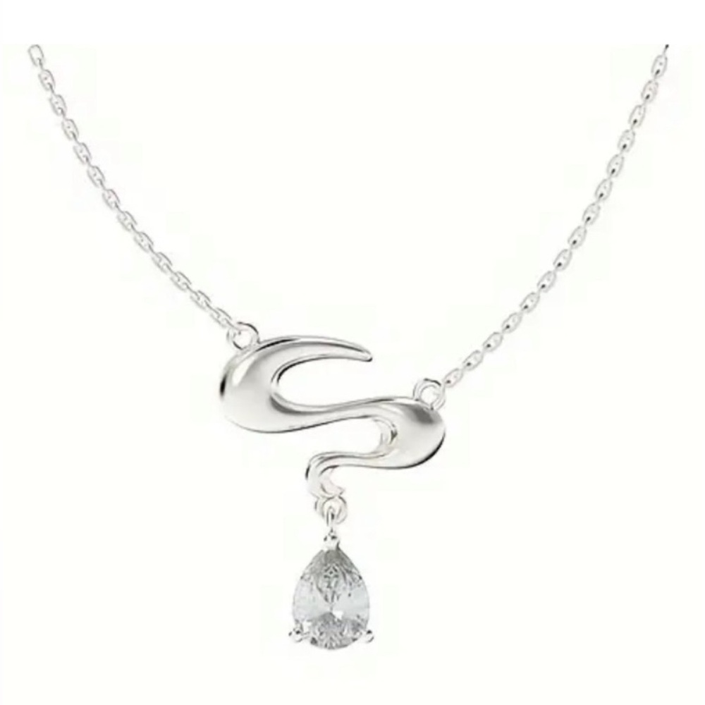 Elegant Silver Necklace with Teardrop Pendant - Picture 1 of 3